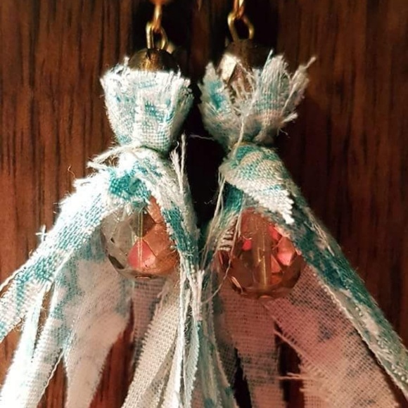 Earrings - Picture 1 of 1